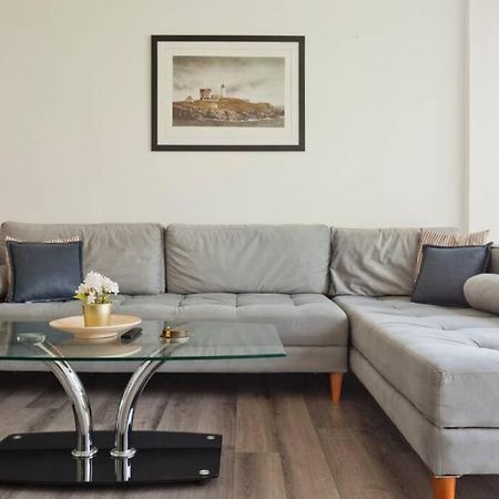 Big Apartment Next To Gordon Beach Plus Free Parking เทลอาวีฟ ภายนอก รูปภาพ