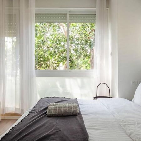 Big Apartment Next To Gordon Beach Plus Free Parking เทลอาวีฟ ภายนอก รูปภาพ