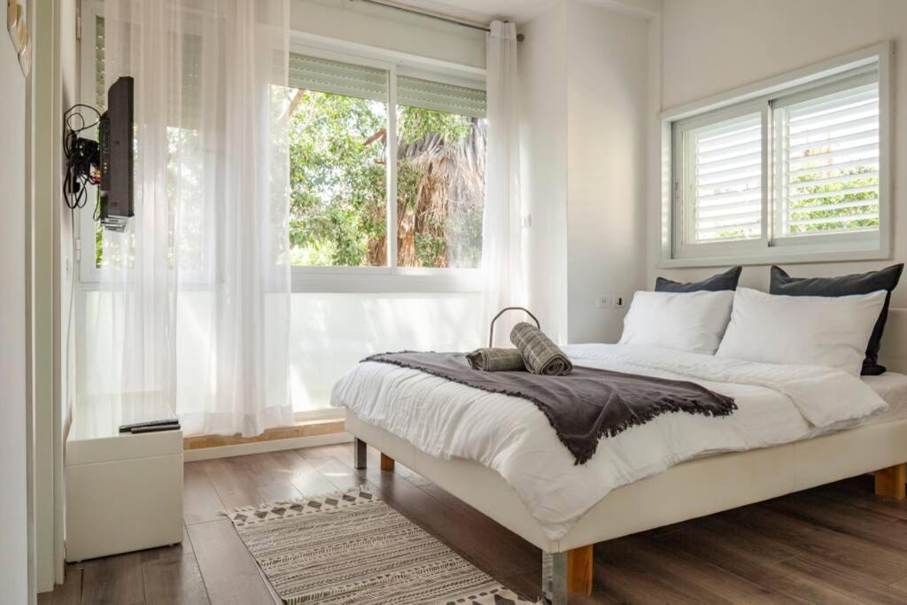 Big Apartment Next To Gordon Beach Plus Free Parking เทลอาวีฟ ภายนอก รูปภาพ
