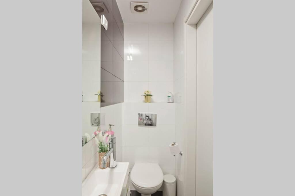 Big Apartment Next To Gordon Beach Plus Free Parking เทลอาวีฟ ภายนอก รูปภาพ