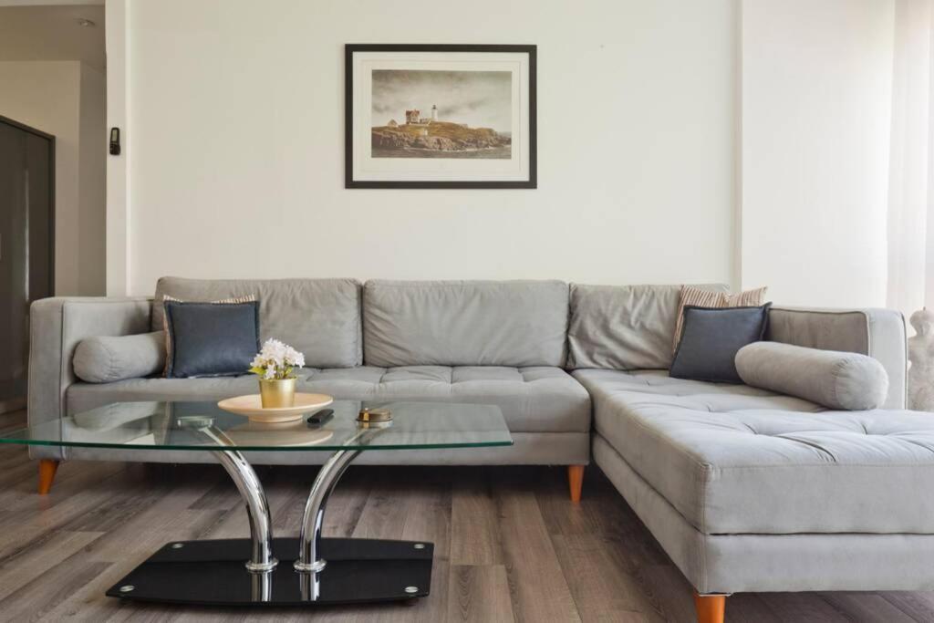 Big Apartment Next To Gordon Beach Plus Free Parking เทลอาวีฟ ภายนอก รูปภาพ