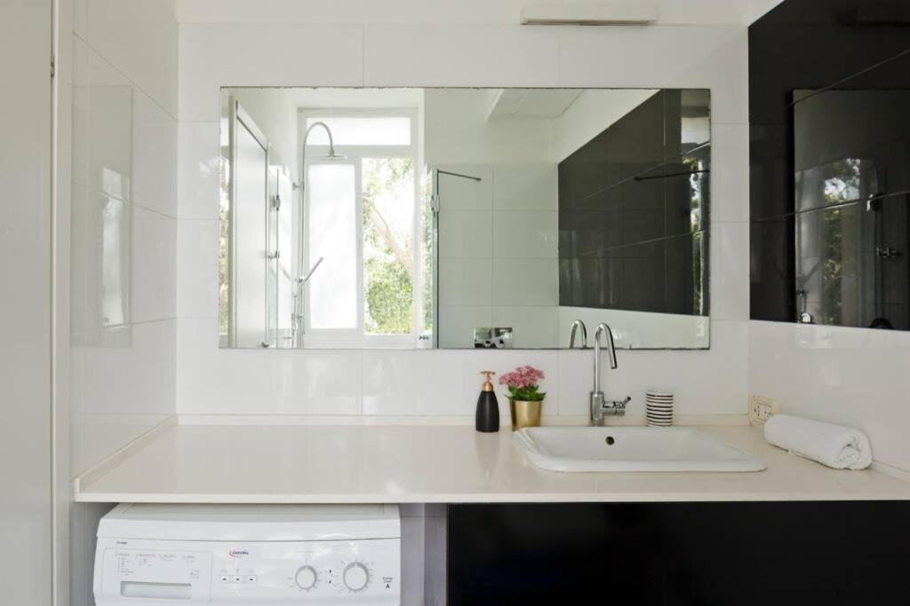 Big Apartment Next To Gordon Beach Plus Free Parking เทลอาวีฟ ภายนอก รูปภาพ