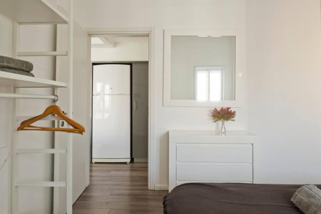 Big Apartment Next To Gordon Beach Plus Free Parking เทลอาวีฟ ภายนอก รูปภาพ
